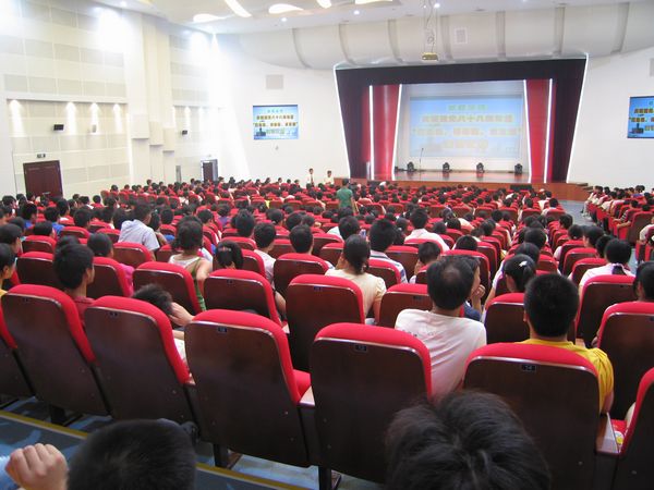 慶祝建黨八十八周年“應危機、講奉獻、求發(fā)展”演講比賽